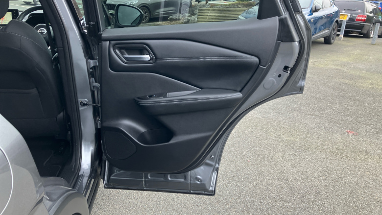 Nissan Qashqai 1.3 DiG-T MH N-Connecta 5dr Petrol Hatchback